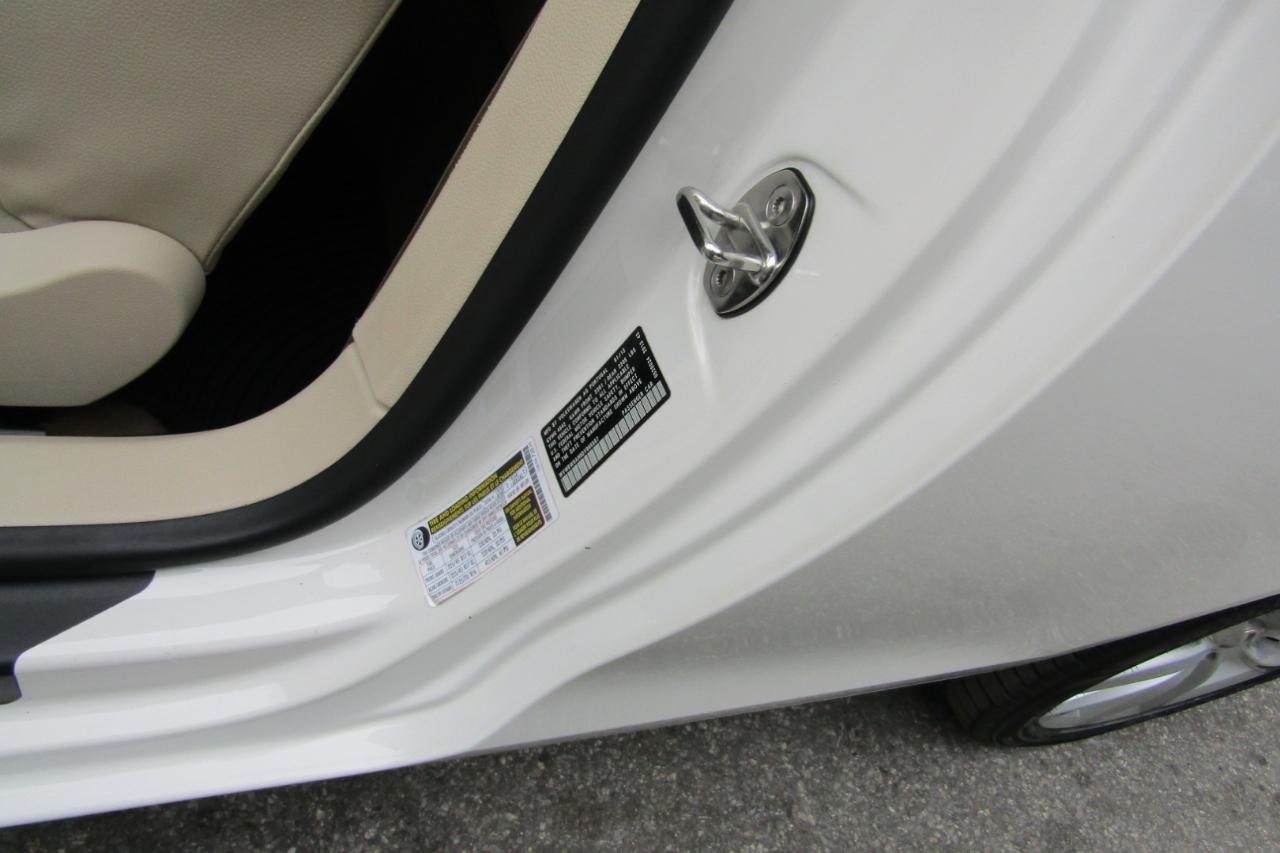 Volkswagen Eos 2dr Conv Komfort SULEV 2013