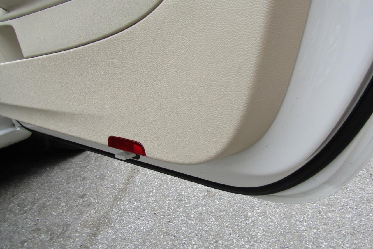 Volkswagen Eos 2dr Conv Komfort SULEV 2013