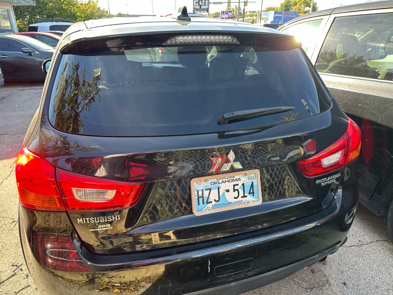 Mitsubishi Outlander Sport 2.0 ES CVT 2017 Mitsubishi Outlander Sport 2.0 ES CVT 2017