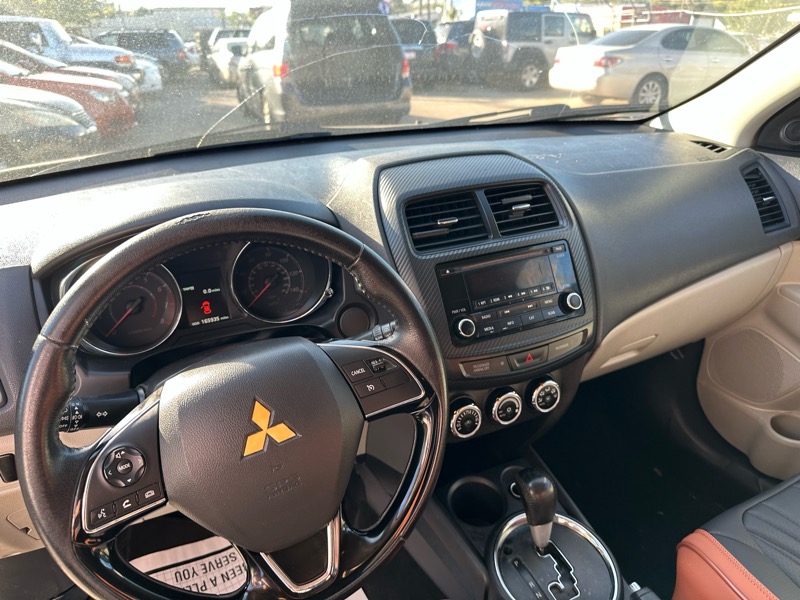 Mitsubishi Outlander Sport 2.0 ES CVT 2017 Mitsubishi Outlander Sport 2.0 ES CVT 2017