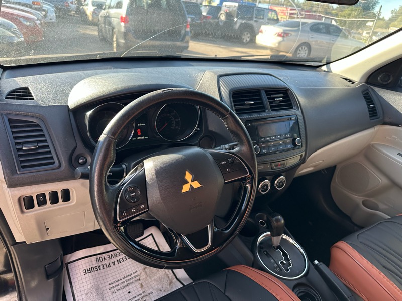 Mitsubishi Outlander Sport 2.0 ES CVT 2017 Mitsubishi Outlander Sport 2.0 ES CVT 2017