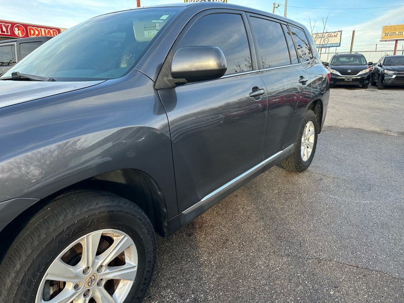 Toyota Highlander Base 2WD V6 2013