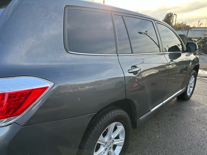 Toyota Highlander Base 2WD V6 2013