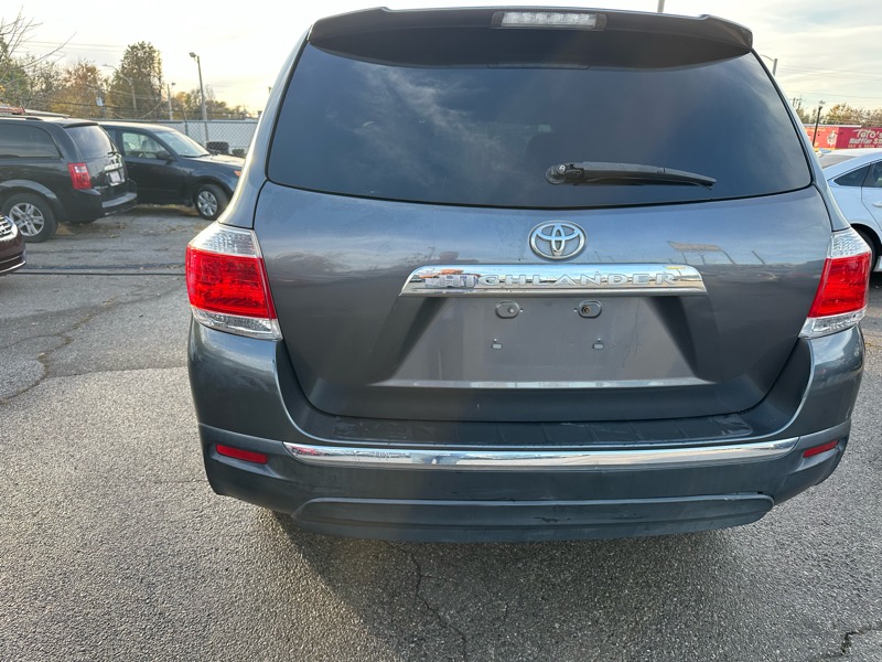Toyota Highlander Base 2WD V6 2013