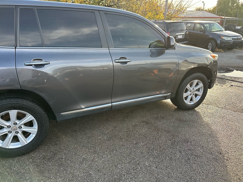 Toyota Highlander Base 2WD V6 2013