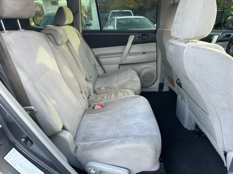 Toyota Highlander Base 2WD V6 2013