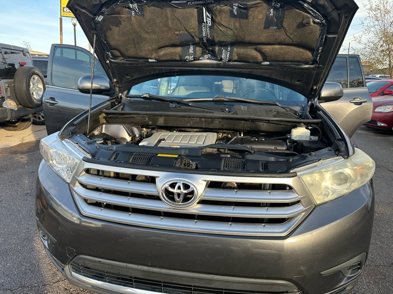 Toyota Highlander Base 2WD V6 2013