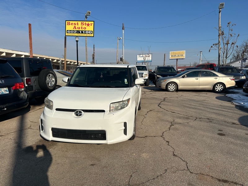 Scion xB 5-Door Wagon 5-Spd MT 2012