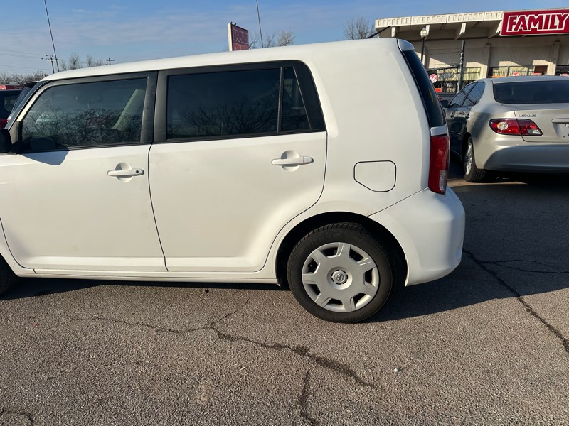 Scion xB 5-Door Wagon 5-Spd MT 2012