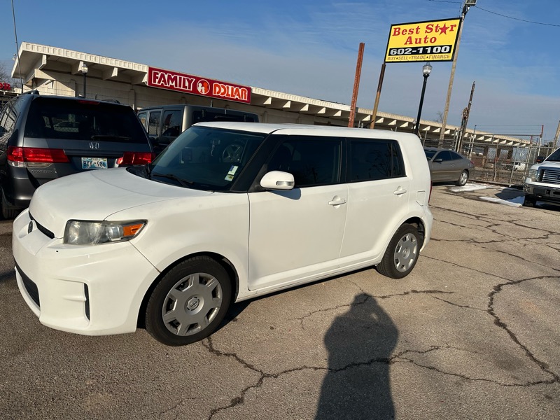 Scion xB 5-Door Wagon 5-Spd MT 2012