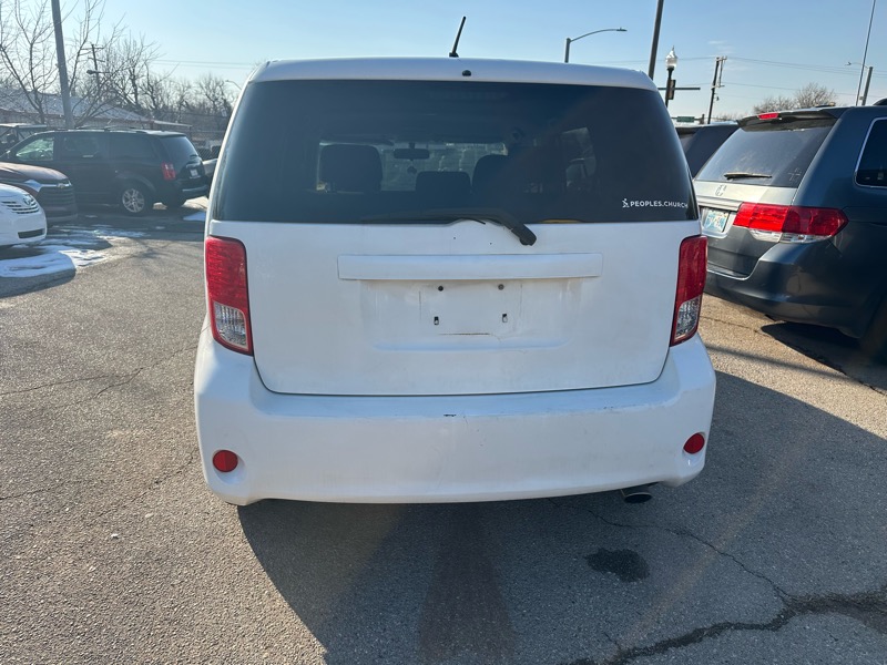 Scion xB 5-Door Wagon 5-Spd MT 2012