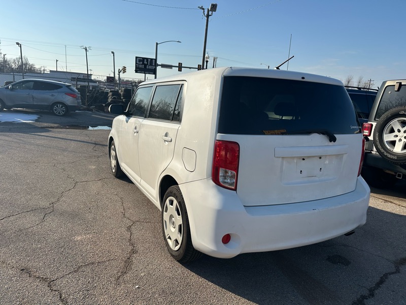 Scion xB 5-Door Wagon 5-Spd MT 2012