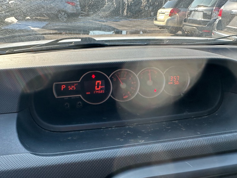 Scion xB 5-Door Wagon 5-Spd MT 2012