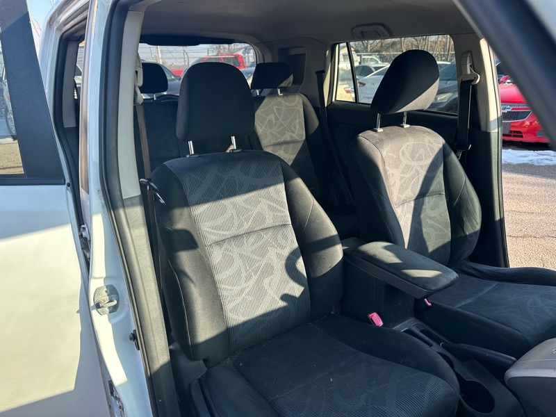 Scion xB 5-Door Wagon 5-Spd MT 2012