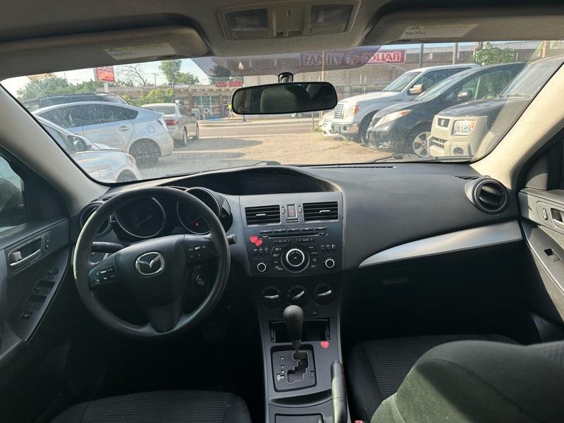 Mazda MAZDA3 i SV AT 4-Door 2013