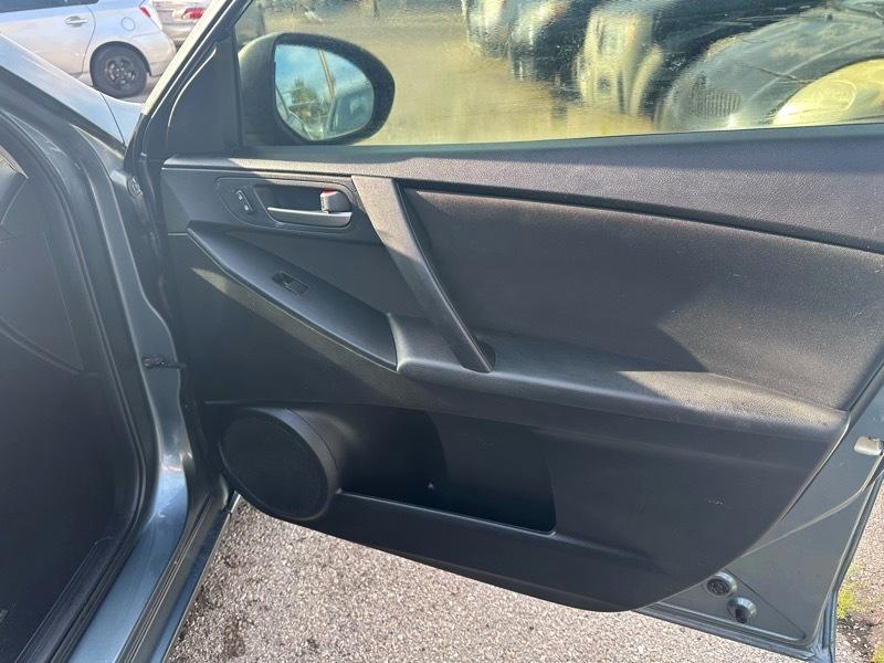 Mazda MAZDA3 i SV AT 4-Door 2013