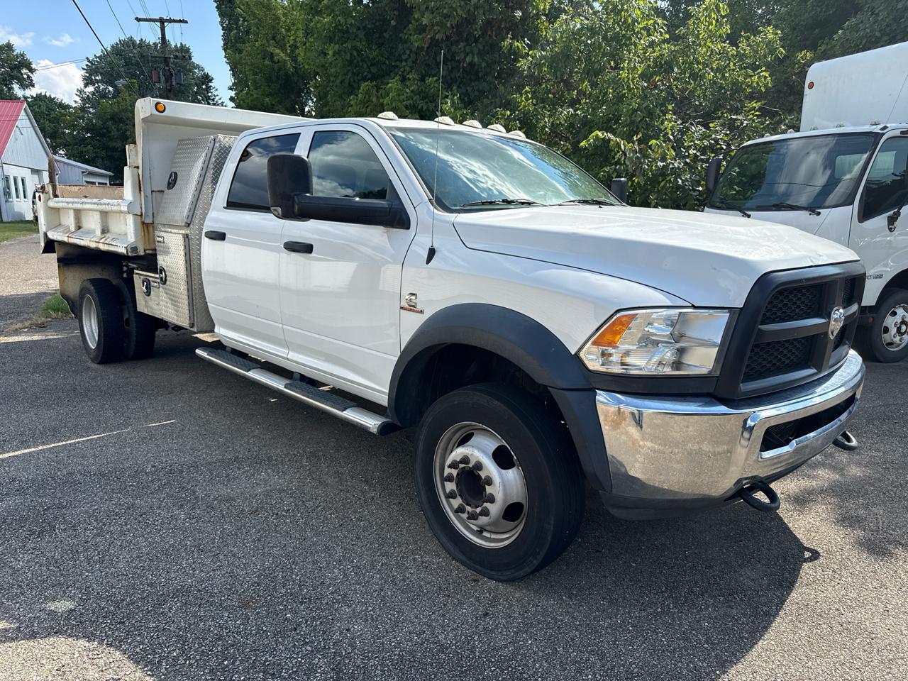 RAM 5500 Chassis Cab Tradesman 4x4 Crew Cab 84" CA 197.4" WB 2017
