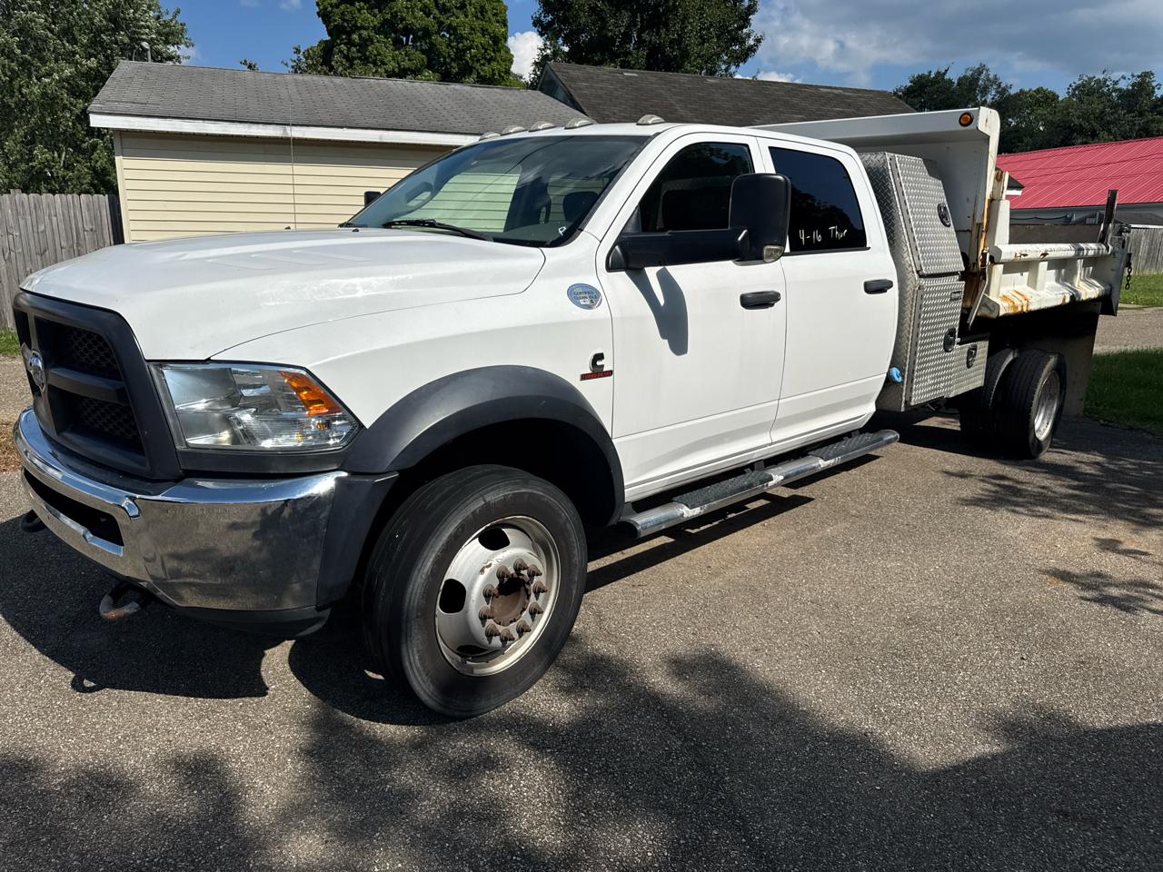 RAM 5500 Chassis Cab Tradesman 4x4 Crew Cab 84" CA 197.4" WB 2017