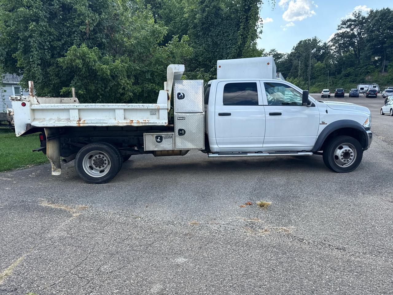 RAM 5500 Chassis Cab Tradesman 4x4 Crew Cab 84" CA 197.4" WB 2017