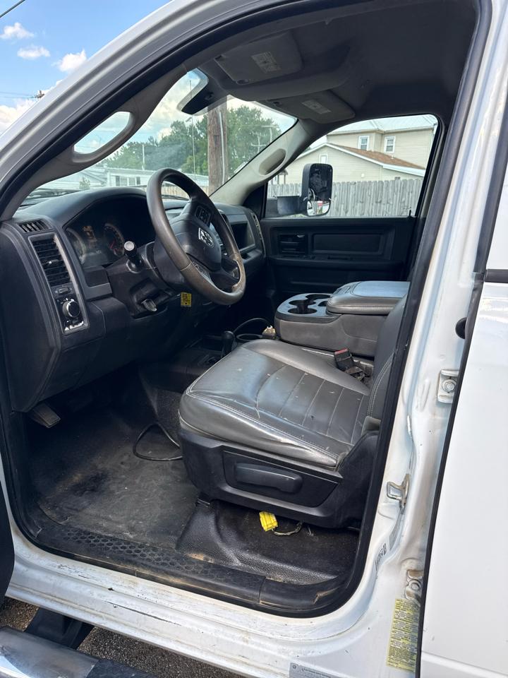 RAM 5500 Chassis Cab Tradesman 4x4 Crew Cab 84" CA 197.4" WB 2017