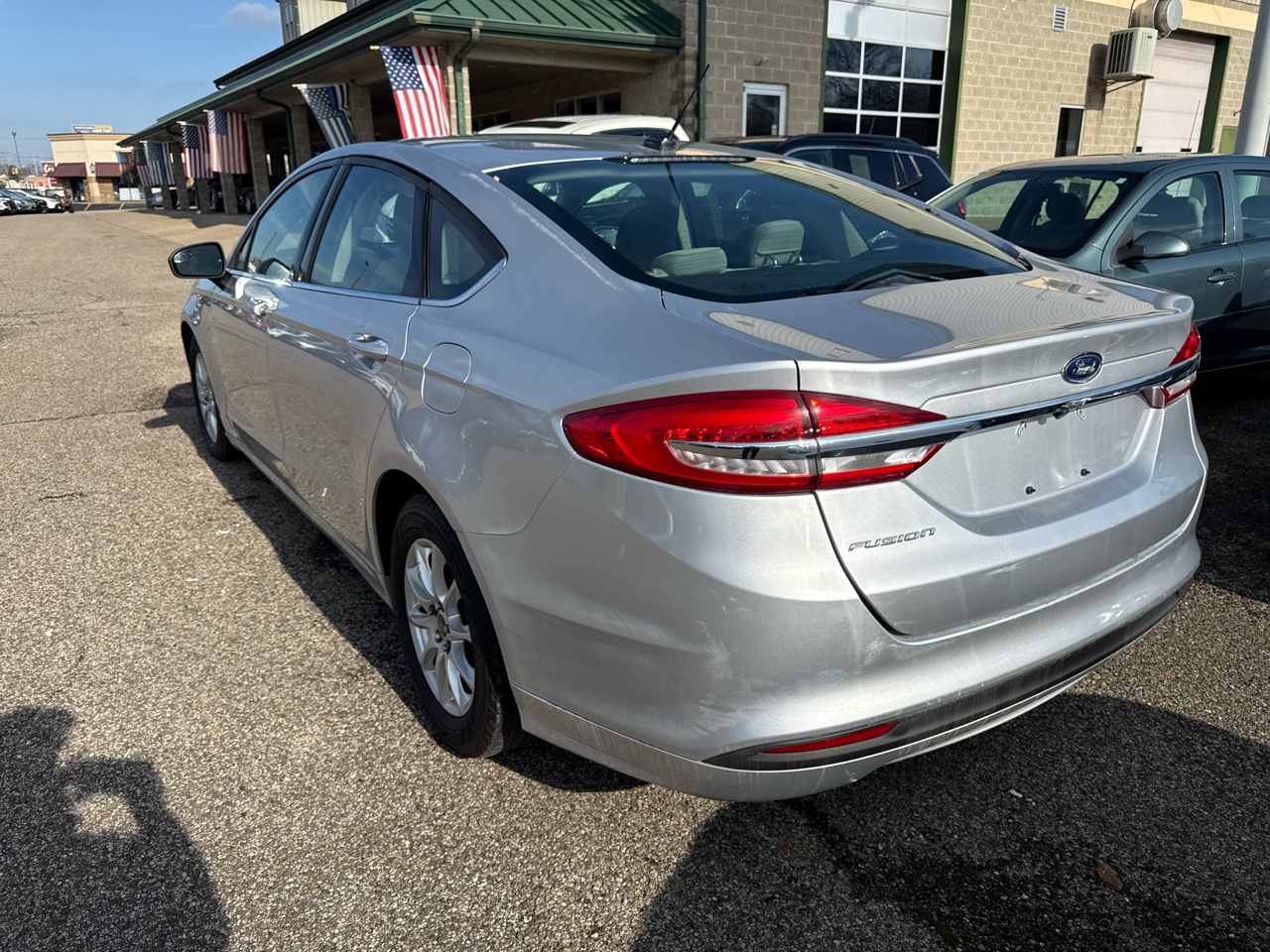 Ford Fusion S FWD 2017