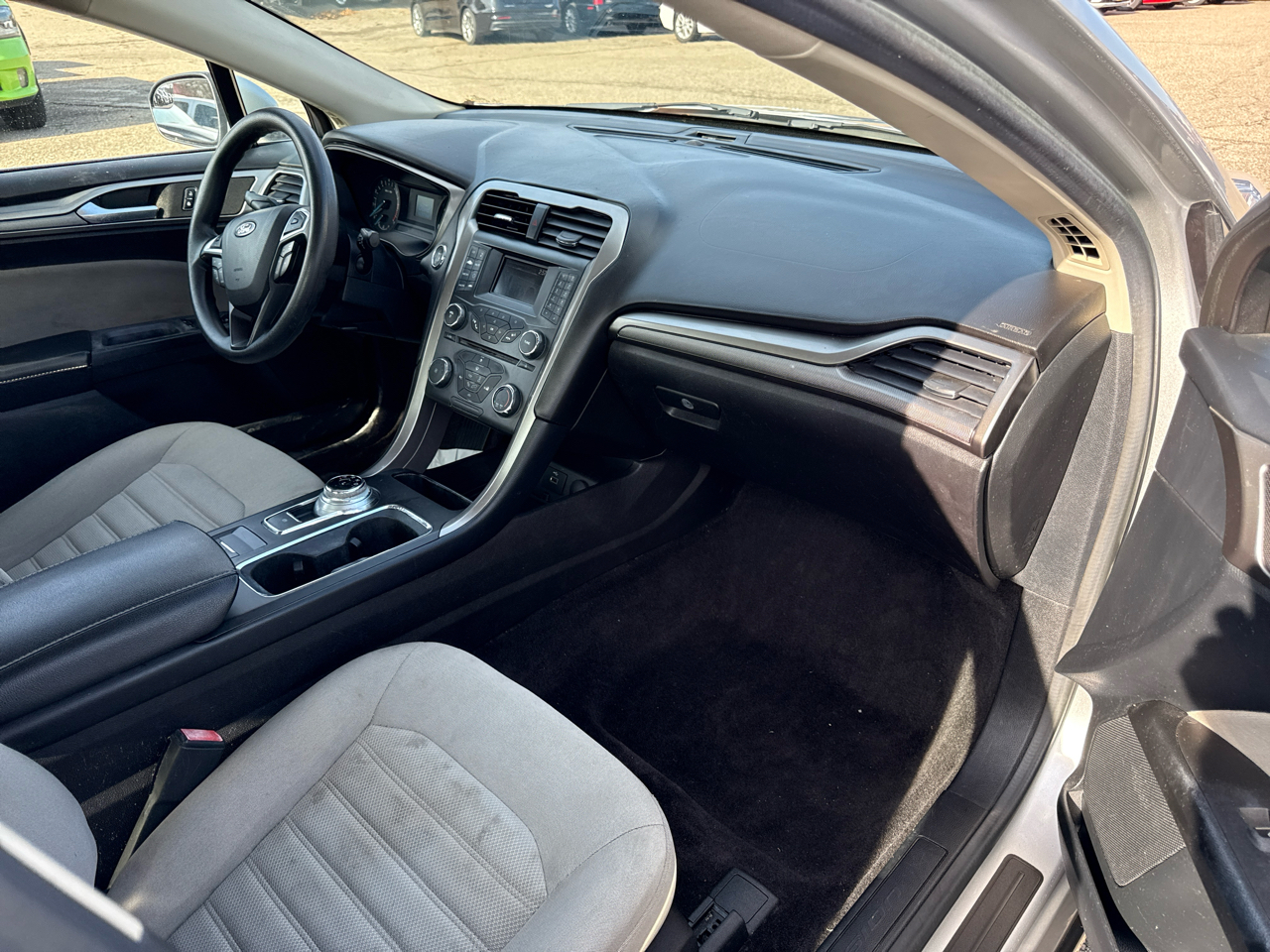 Ford Fusion S FWD 2017