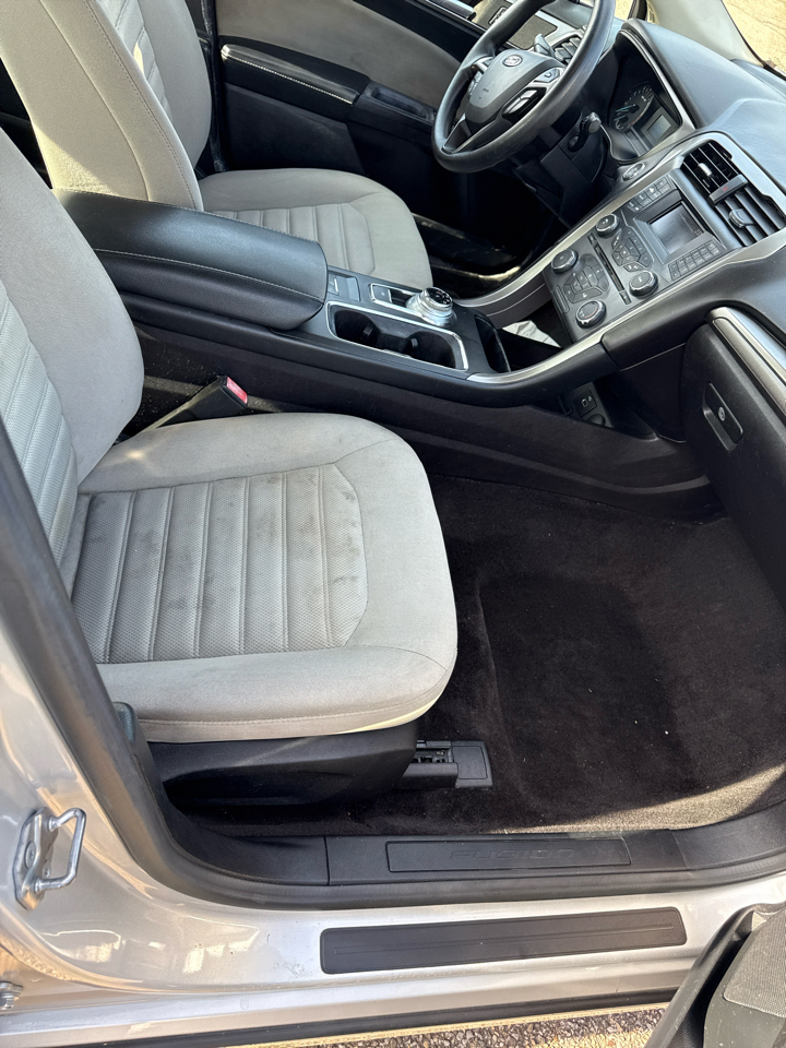 Ford Fusion S FWD 2017