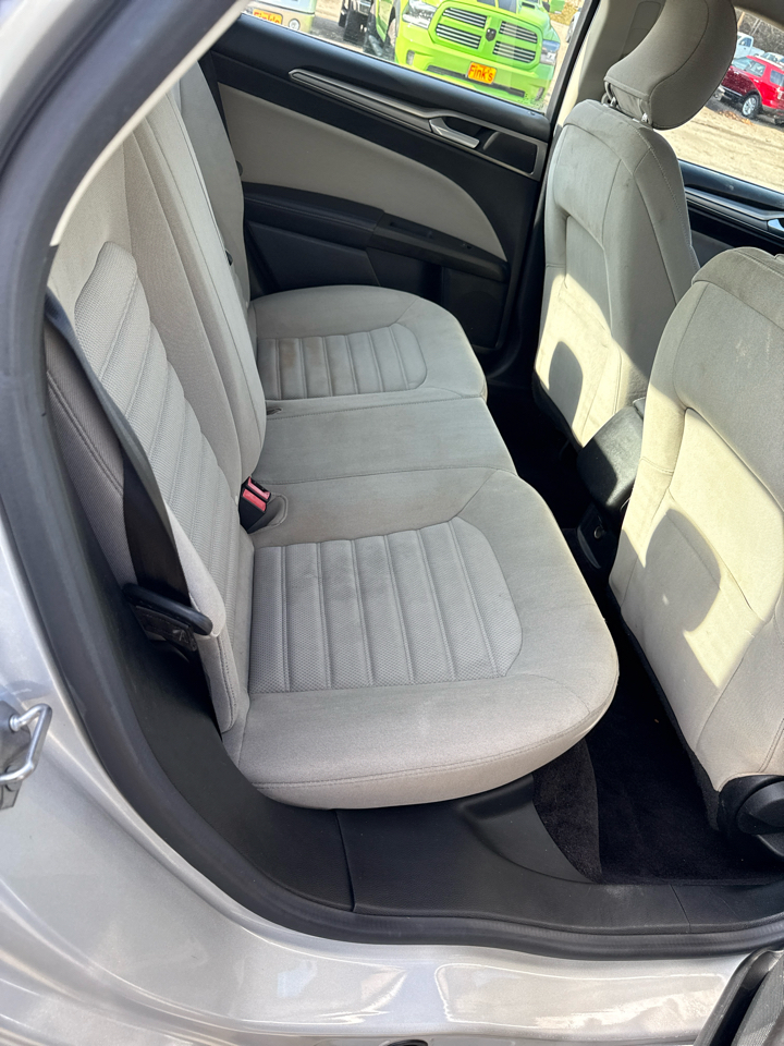 Ford Fusion S FWD 2017