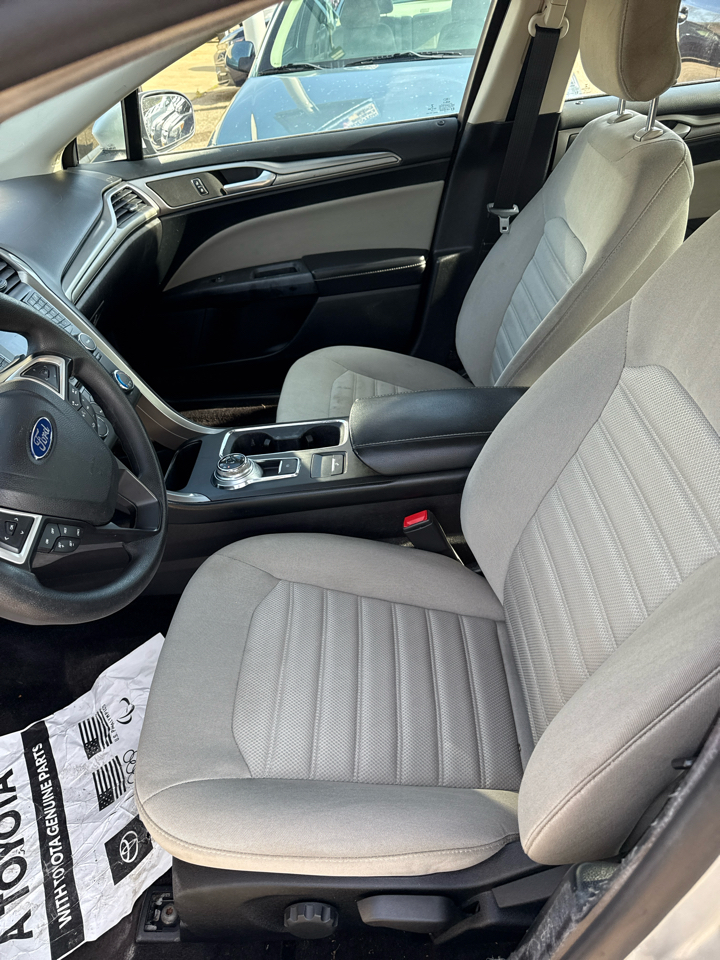 Ford Fusion S FWD 2017