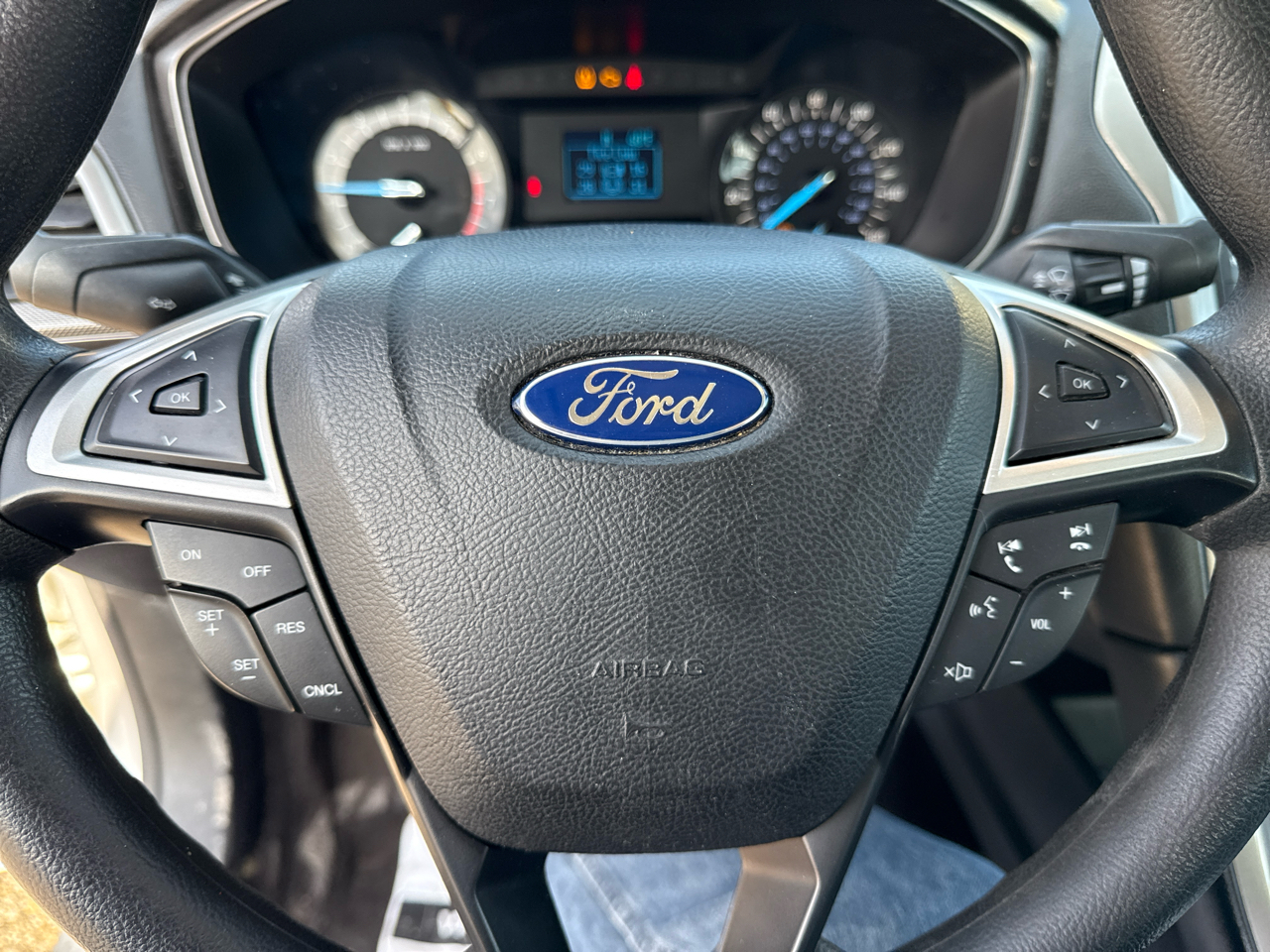 Ford Fusion S FWD 2017