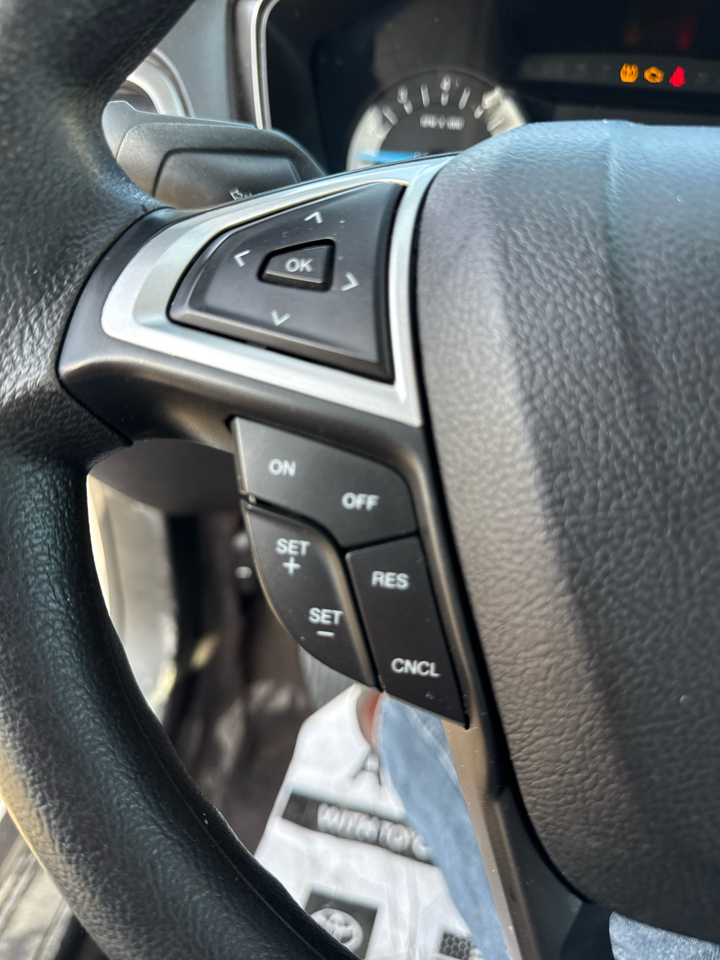 Ford Fusion S FWD 2017