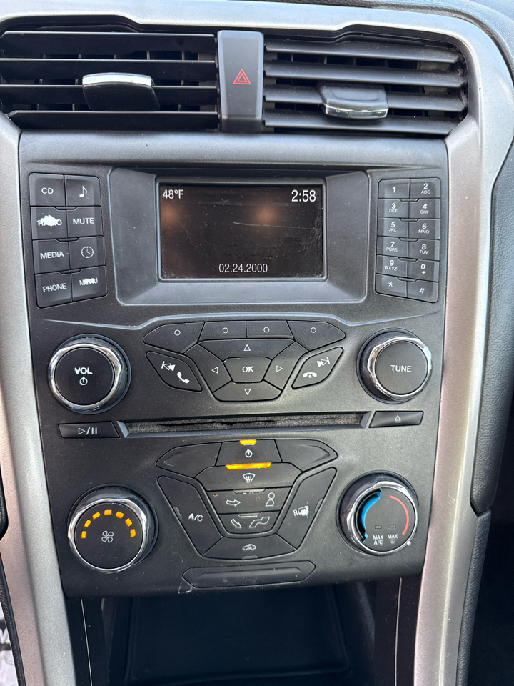 Ford Fusion S FWD 2017