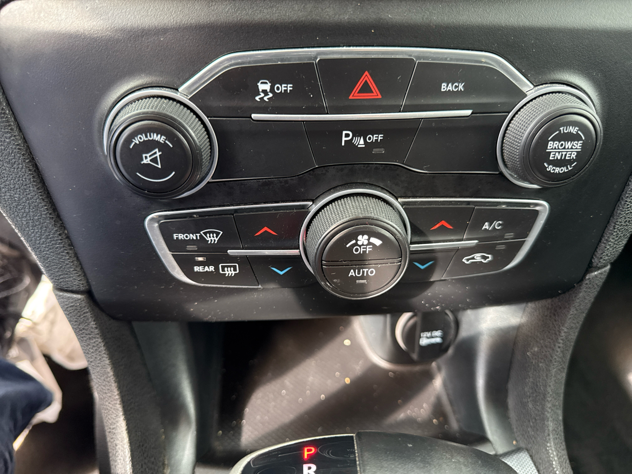 Dodge Charger 4dr Sdn SXT AWD 2015 Dodge Charger 4dr Sdn SXT AWD 2015