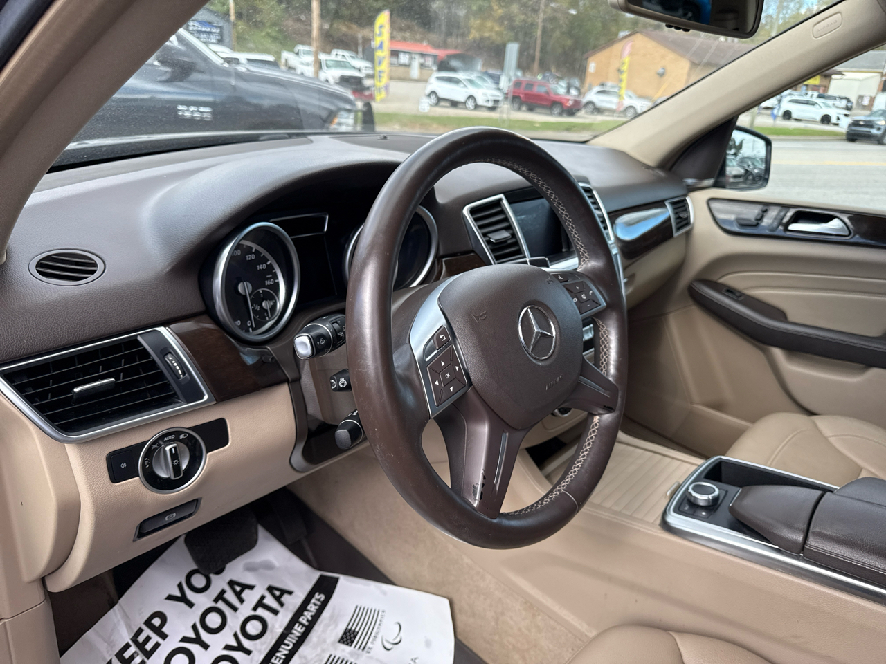 Mercedes-Benz M-Class 4MATIC 4dr ML 350 2015 Mercedes-Benz M-Class 4MATIC 4dr ML 350 2015