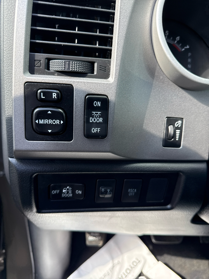 Toyota Tundra 4WD Truck CrewMax 5.7L FFV V8 6-Spd AT (Natl) 2012 Toyota Tundra 4WD Truck CrewMax 5.7L FFV V8 6-Spd AT (Natl) 2012