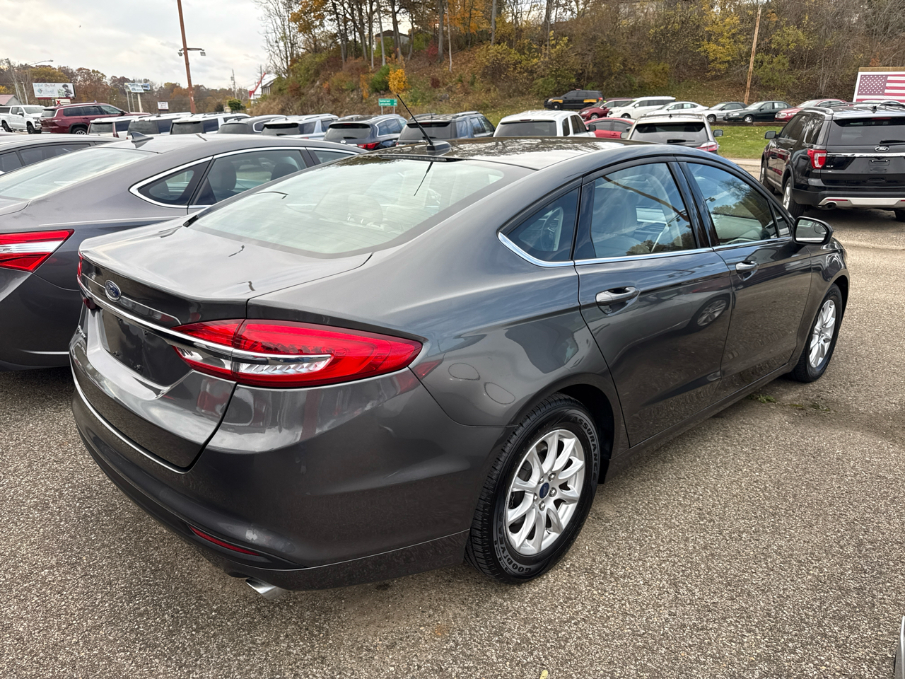 Ford Fusion S FWD 2018