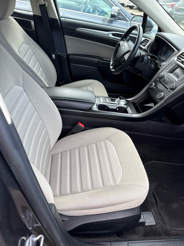 Ford Fusion S FWD 2018