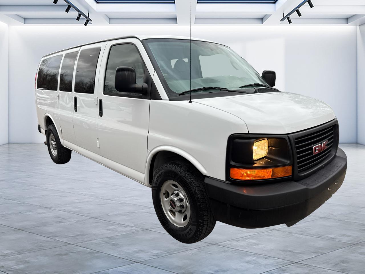 2016 GMC Savana Passenger 1LS's photo