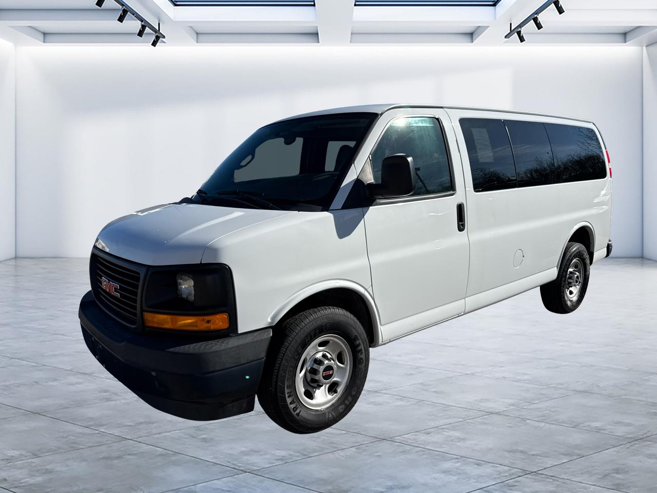 2017 GMC Savana Passenger 1LS's photo