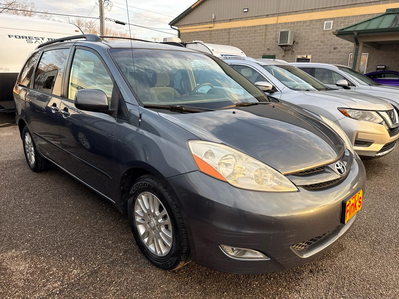 Toyota Sienna 5dr 7-Pass Van XLE FWD (Natl) 2008