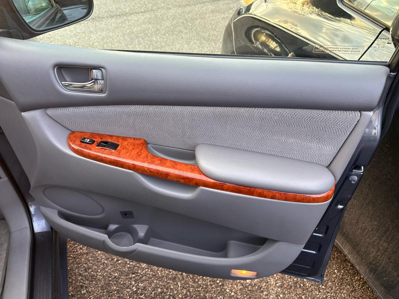 Toyota Sienna 5dr 7-Pass Van XLE FWD (Natl) 2008