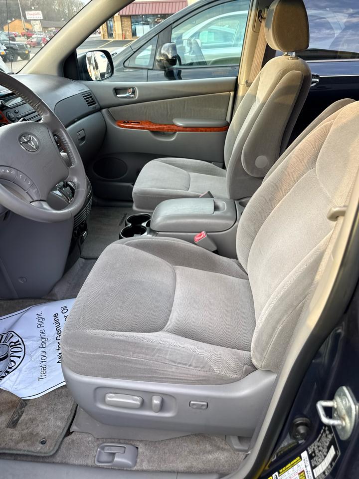 Toyota Sienna 5dr 7-Pass Van XLE FWD (Natl) 2008