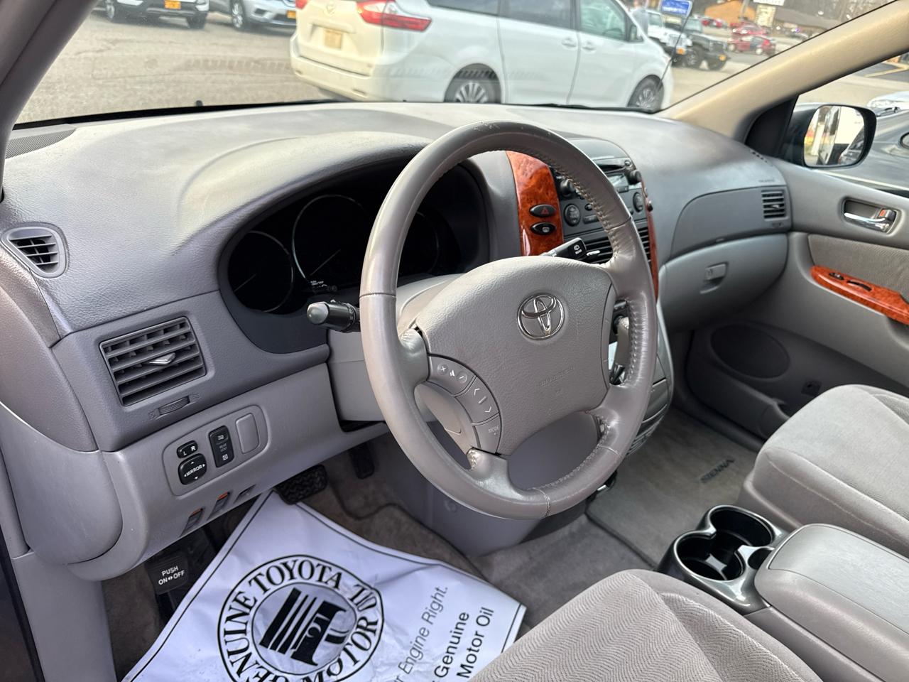 Toyota Sienna 5dr 7-Pass Van XLE FWD (Natl) 2008