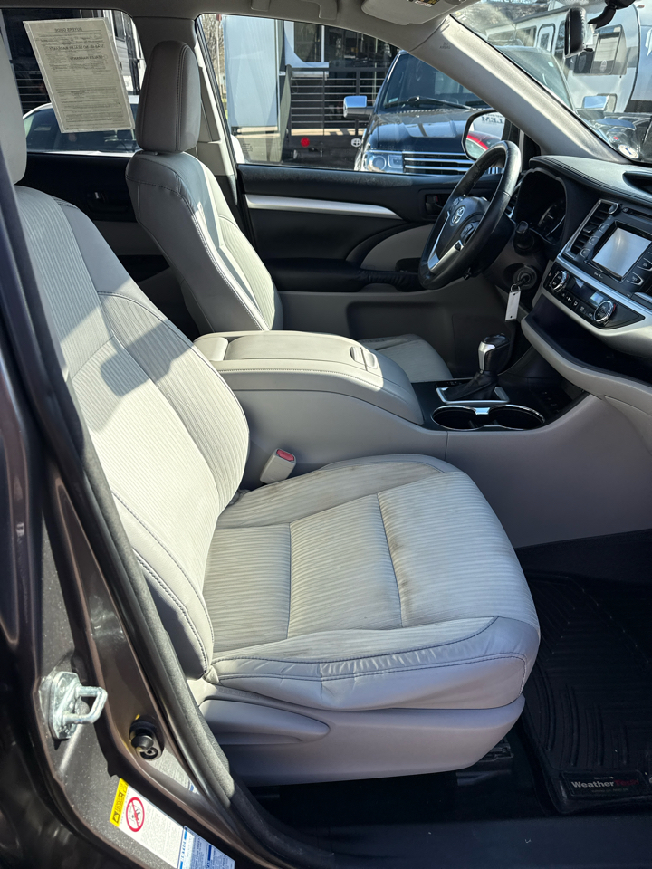 Toyota Highlander AWD 4dr V6 LE (Natl) 2015