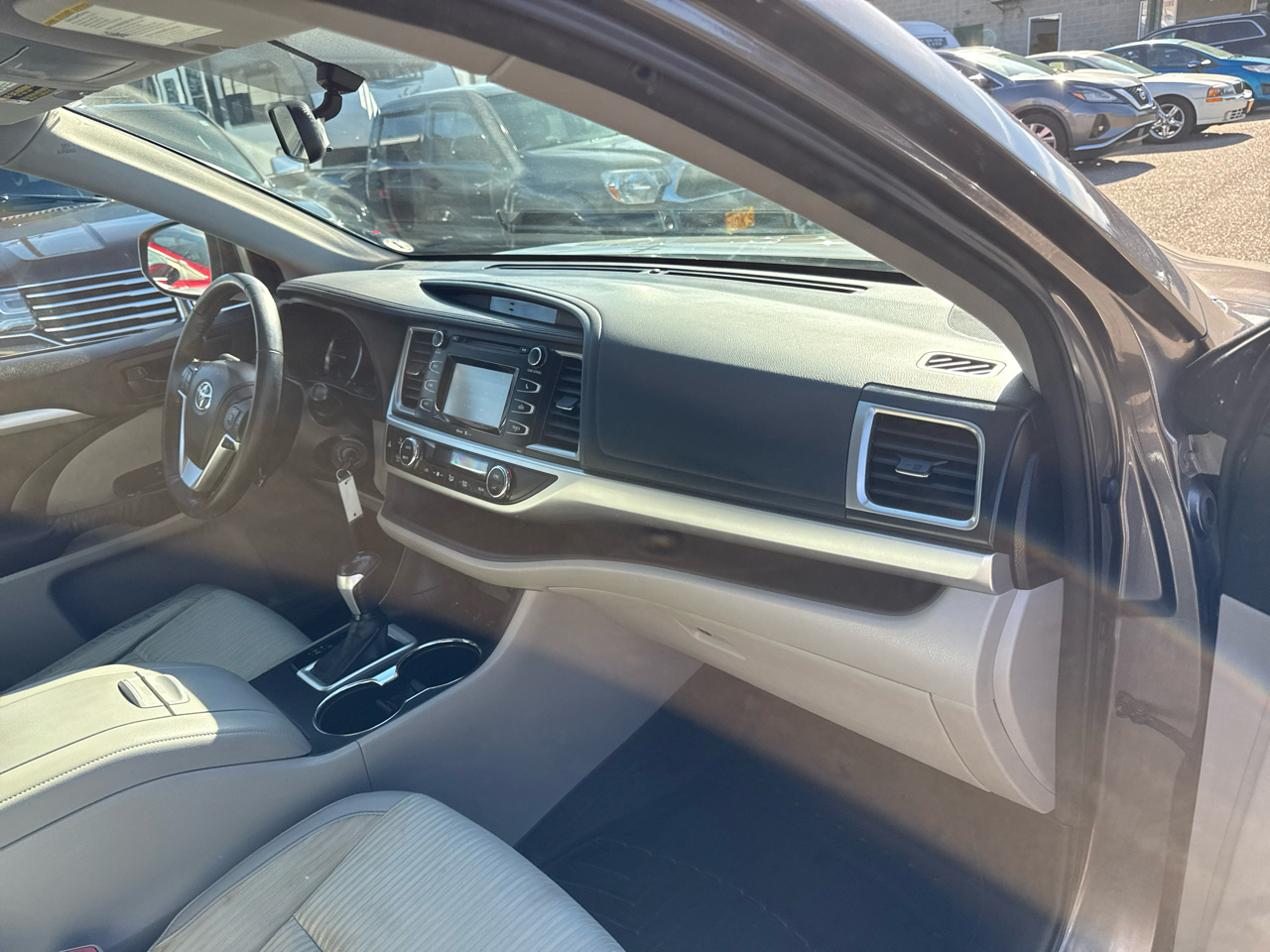 Toyota Highlander AWD 4dr V6 LE (Natl) 2015