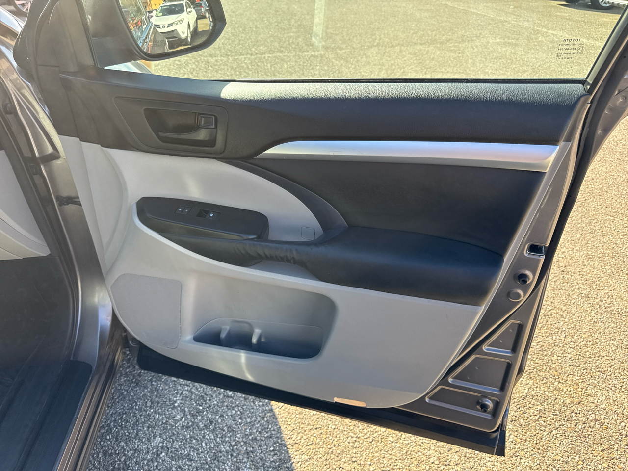 Toyota Highlander AWD 4dr V6 LE (Natl) 2015