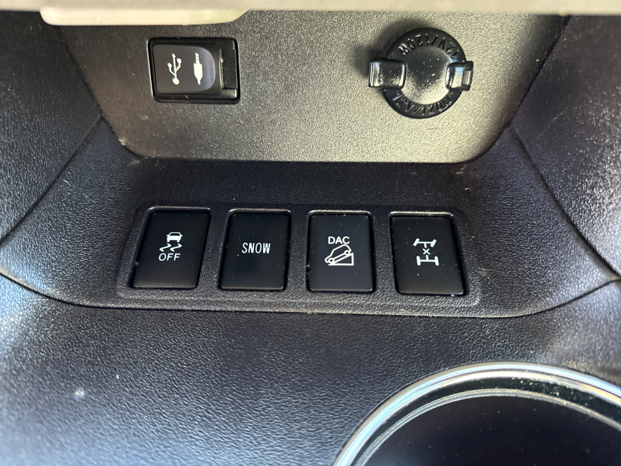 Toyota Highlander AWD 4dr V6 LE (Natl) 2015