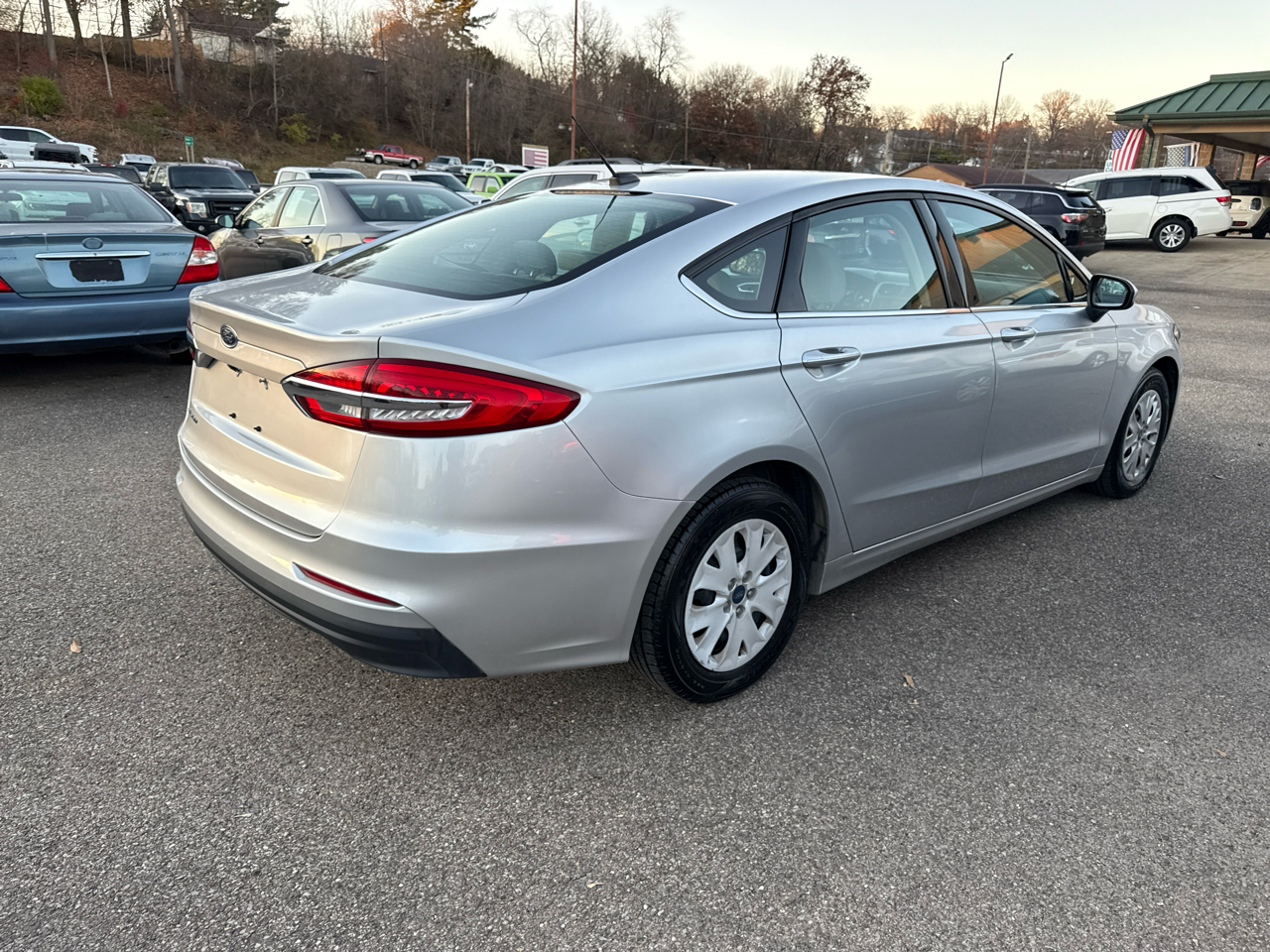 Ford Fusion S FWD 2019