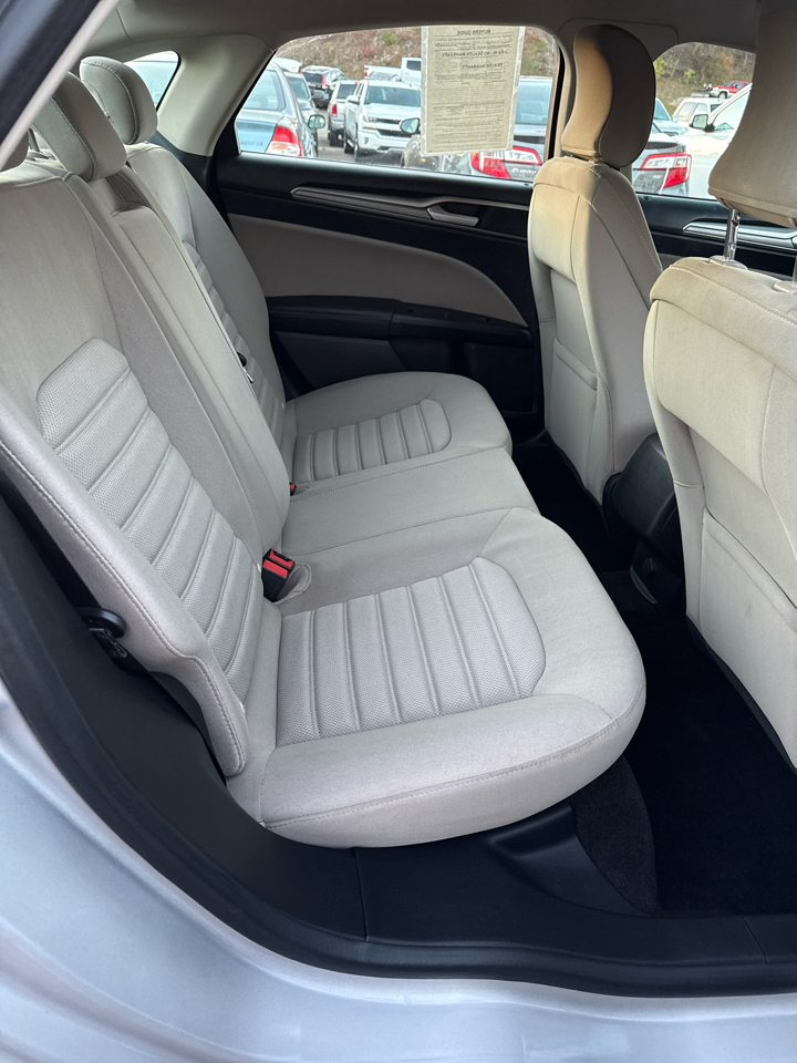 Ford Fusion S FWD 2019