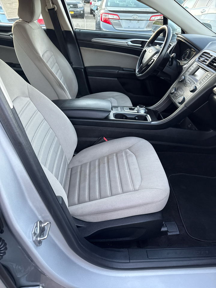 Ford Fusion S FWD 2019